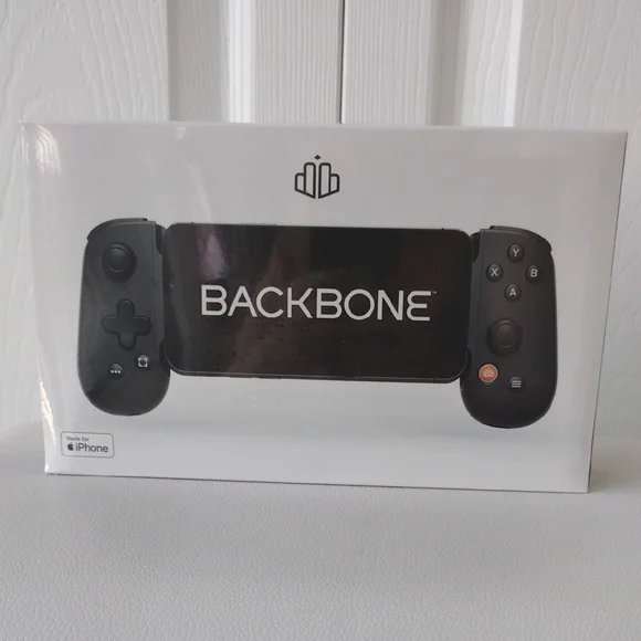 Backbone iPhone Gaming Controller - Picture 3 of 9